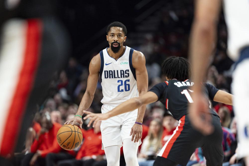 1.6亿！中国男篮队长赵睿转会首钢，网友将其与足球金元时代对比