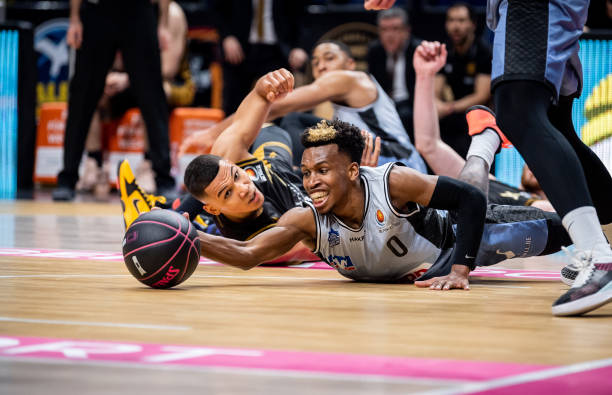 的集体欢呼 的集体欢呼